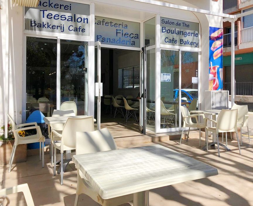 Commercial premises for sale in Empuriabrava wall and goodwill.