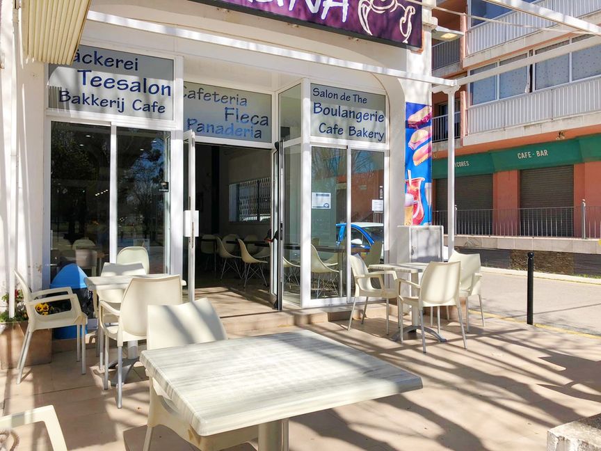 Commercial premises for sale in Empuriabrava wall and goodwill.