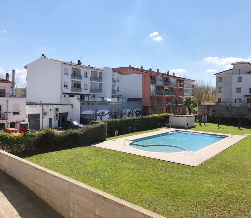Apartment for sale in Empuriabrava with parking