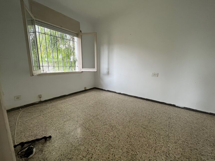 House for sale in Empuriabrava with garden and terrace.