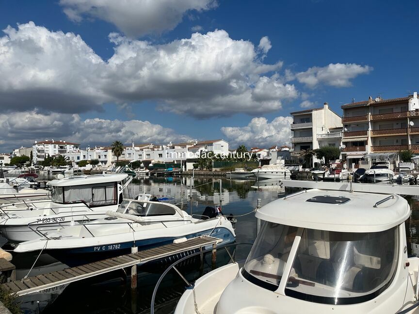 Completely renovated apartment for sale in Empuriabrava.