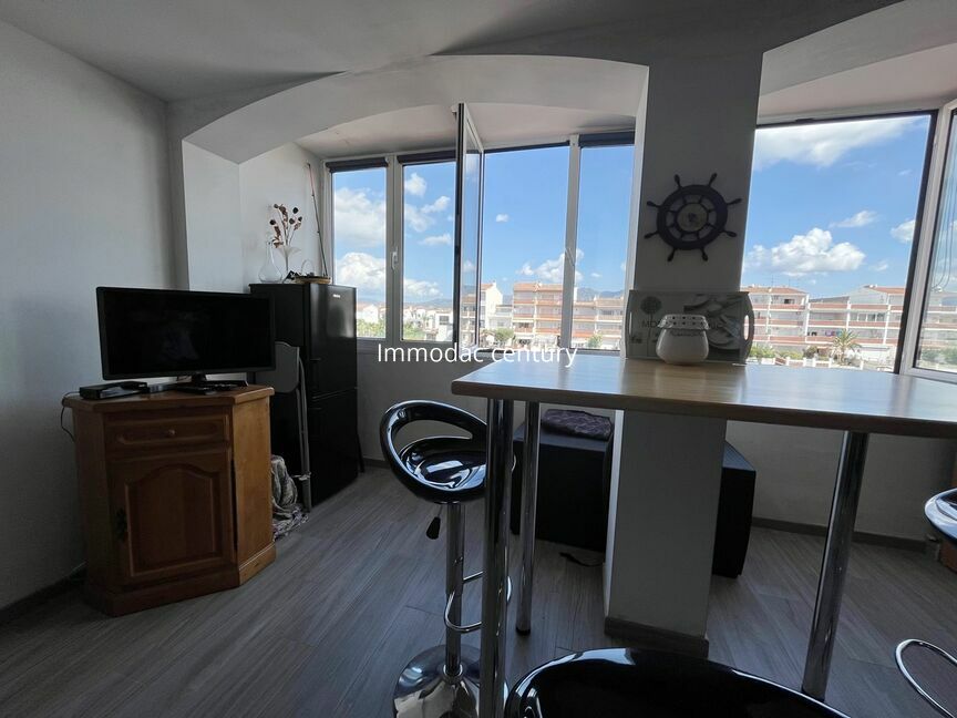 Completely renovated apartment for sale in Empuriabrava.