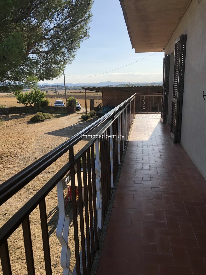 Farmhouse for sale in Navata 10km from Figueres.