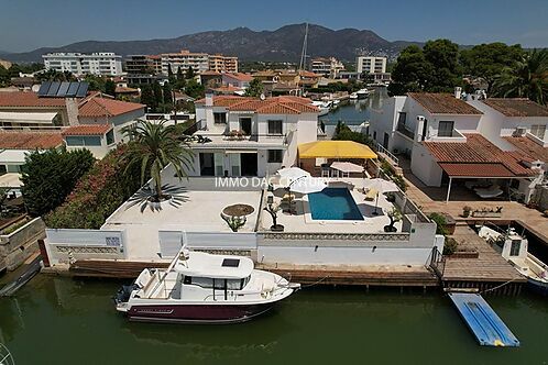 Villa with 23 m mooring for sale in Roses