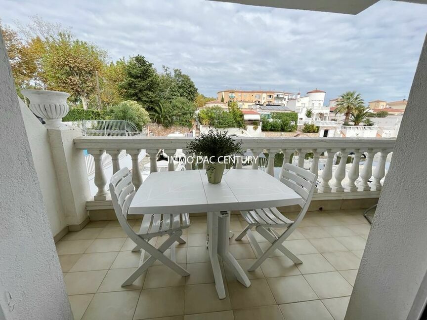 Apartment with channel view for sale in Empuriabrava