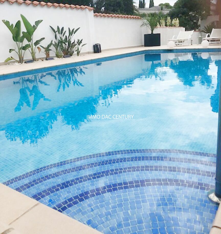 Villa en vente à Empuriabrava avec piscine et amarre