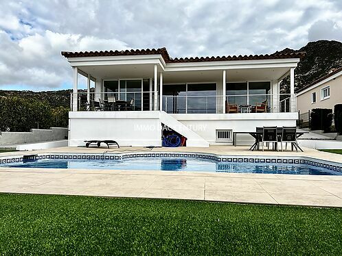 Contemporary villa for sale in Palau-saverdera