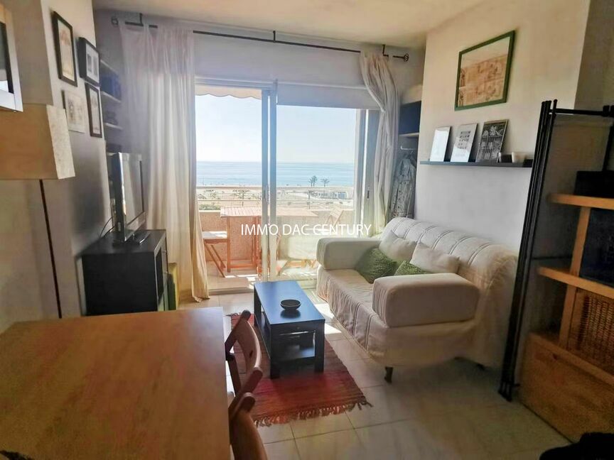 Studio on the first line of the sea for sale in Empuriabrava.