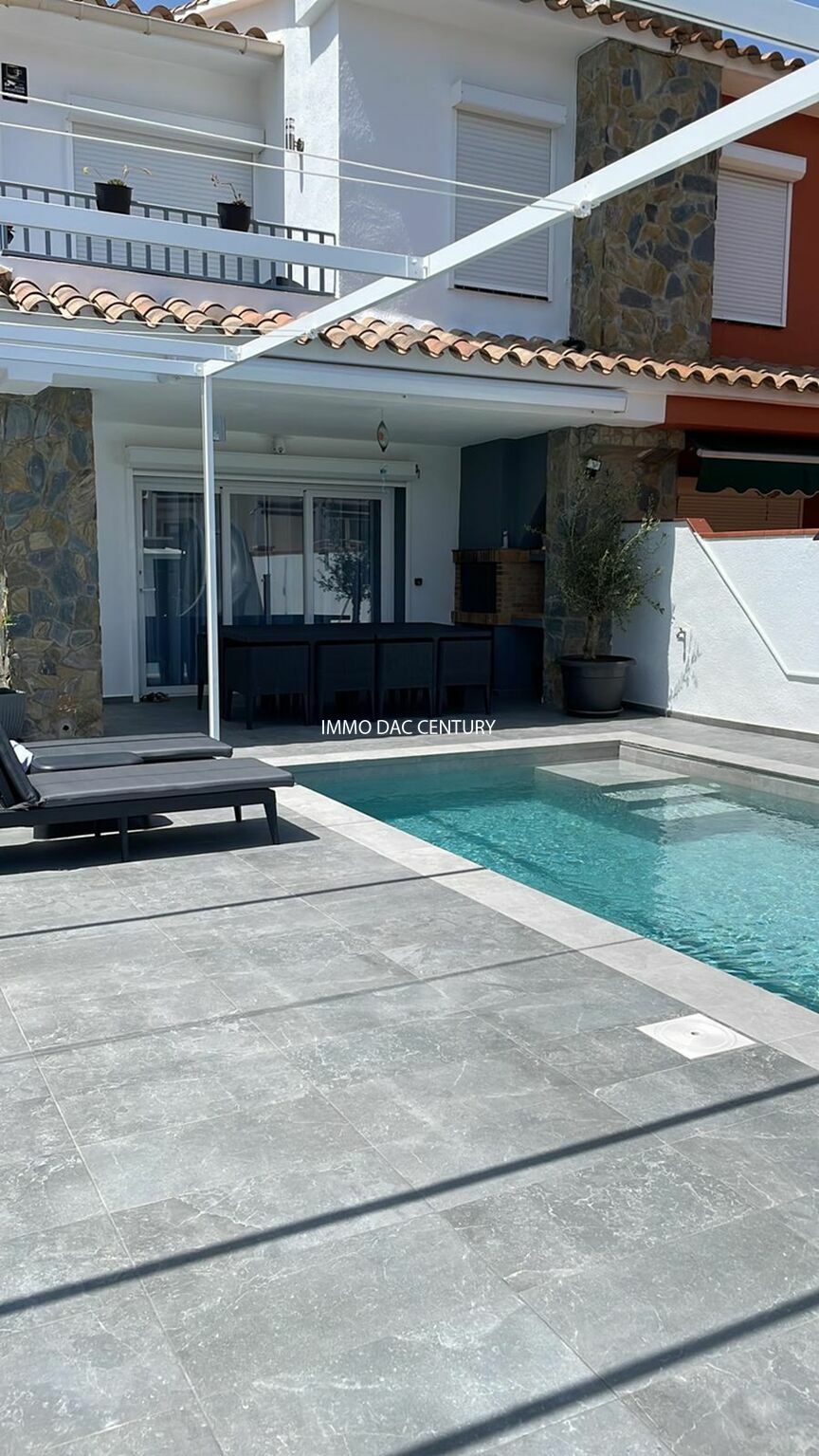 Beautiful house completely renovated with swimming pool near the beach