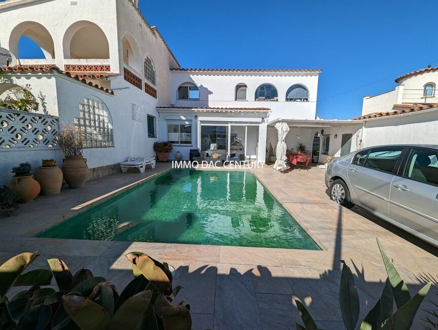 Beautiful house completely renovated with swimming pool