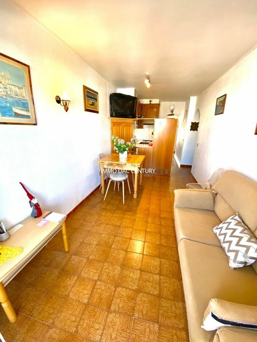 Canal view apartment with mooring and parking space for sale in Empuriabrava.