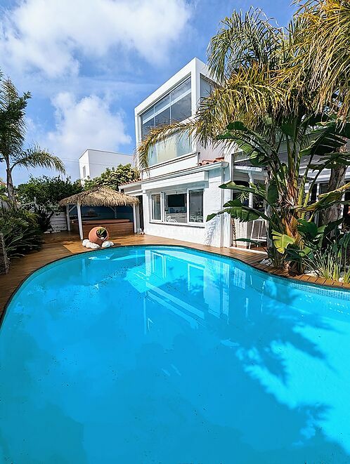 Magnificent villa for sale with swimming pool, spa, garage in Empuriabrava.