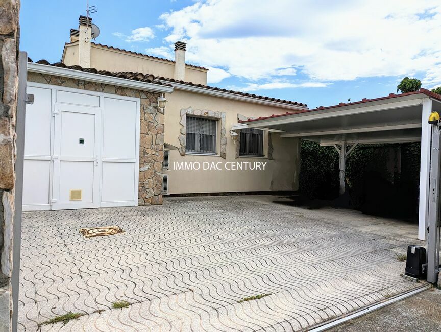 House with mooring and  swimming pool completely renovated