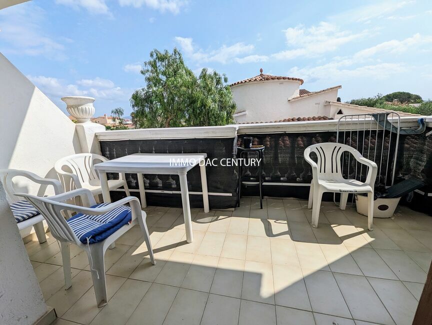 Apartment for sale in Empuriabrava , swimming pool and community mooring