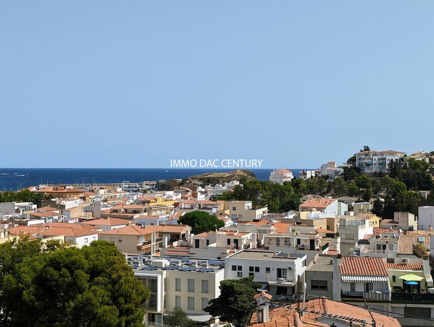 Belle maison unifamiliale avec une vue panoramique mer et montagnes en vente à Llança.