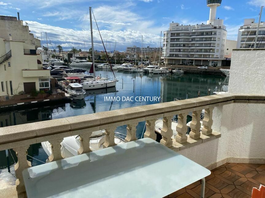 Beautiful canal view apartment for sale in Empuriabrava