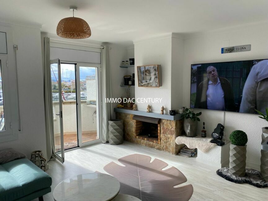 Beautiful canal view apartment for sale in Empuriabrava