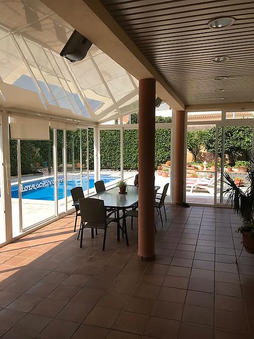 Villa en vente à Roses avec piscine et garage