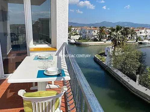 Apartment with canal view and parking space for sale in Empuriabrava.