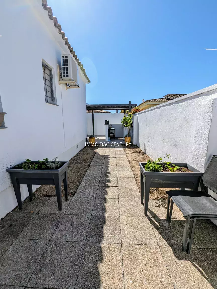 Completely renovated single storey house with swimming pool and parking for sale Empuriabrava