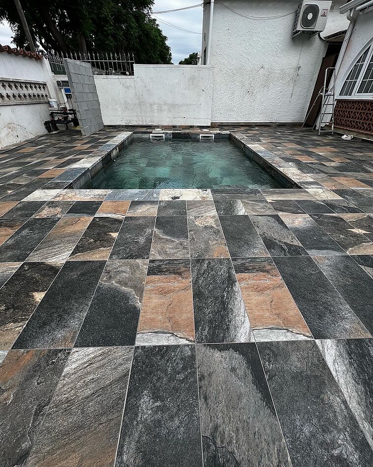 Our project for a contemporary swimming pool with exotic accents.
